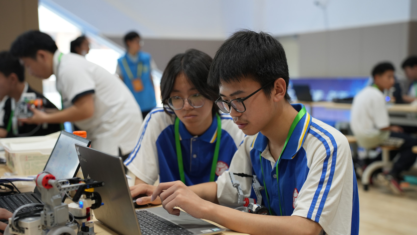 2026连云港园博园机器人欢乐跑圆满落幕科技体育跨界融合点亮春日港城(图1)