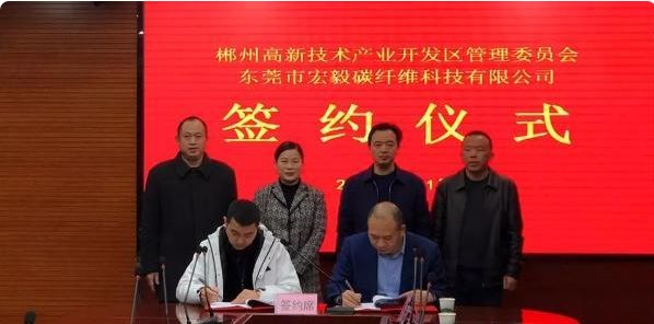 北京“冰丝带”上演机器人“全自主”足球赛(图1)
